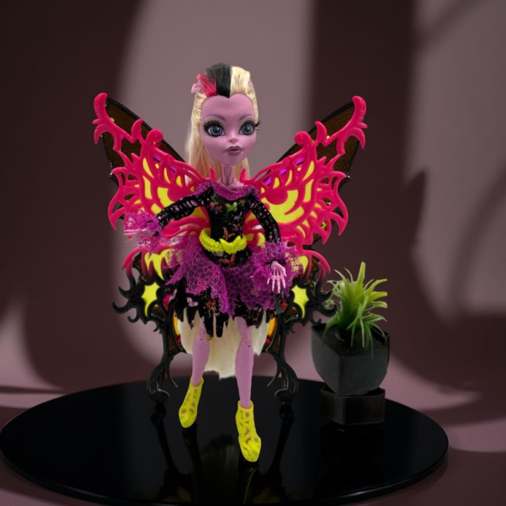 Monster High BONITA FEMUR Freaky Fusion Hybrid of Skelton & Moth Discontinued - Picture 8 of 15